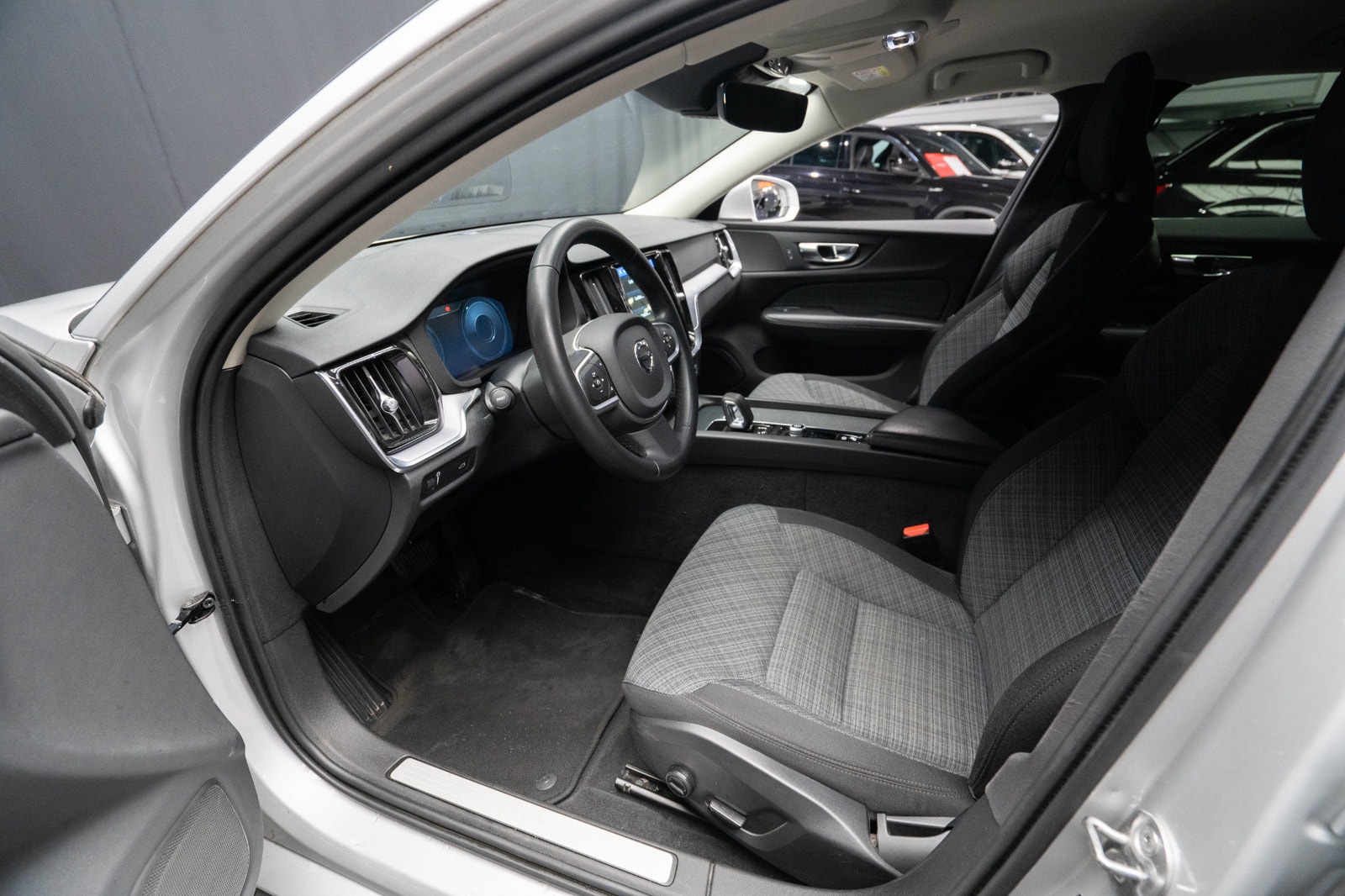 Volvo V60 B4 Advanced KAMERA D-VÄRMARE 1-ÄGARE ADAPTIV-FART MOMS 2022 - miniatyr 14