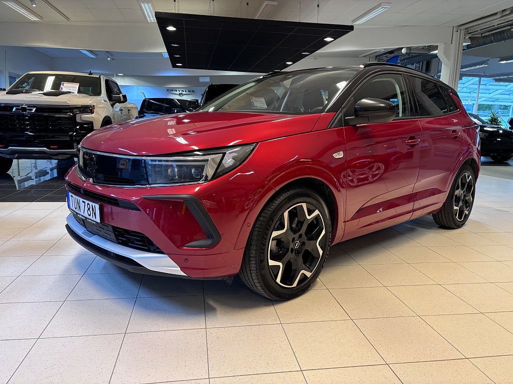 Opel Grandland Ultimate PHEV AWD Vinterhjul Drag En ägare
