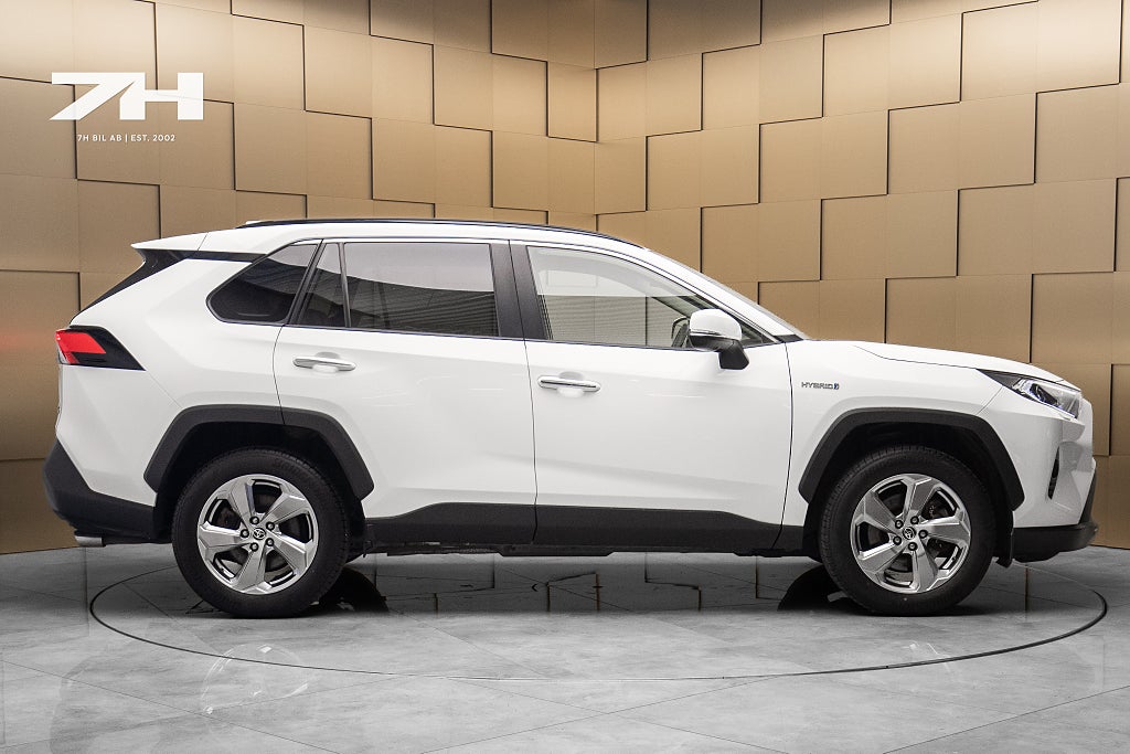 Toyota RAV4 Hybrid AWD-i E-CVT Executive Premium / Kamera / Nyserva