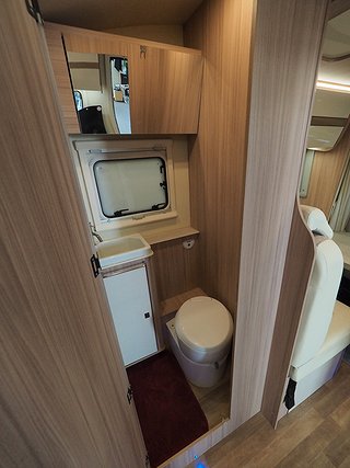 Husbil-halvintegrerad Ahorn 690 Plus 11 av 14