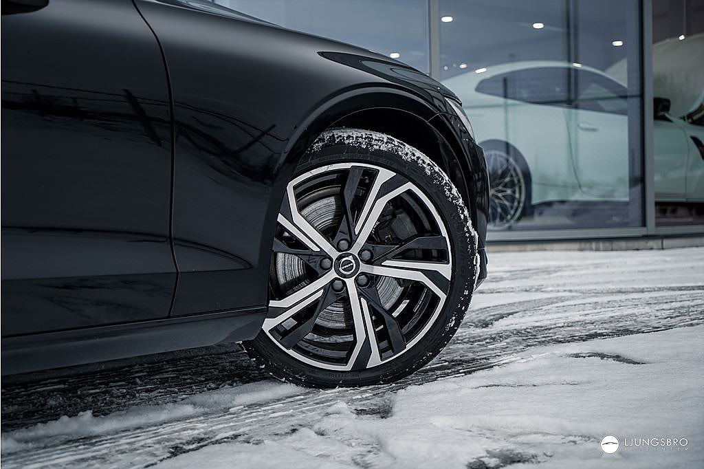 Volvo V60 Recharge T6 AWD 350hk