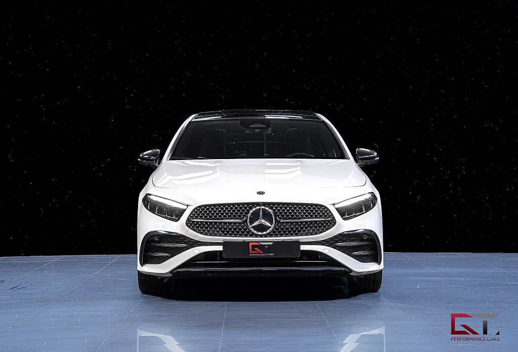 Mercedes-Benz A 250 e AMG Line Pano Vinterpaket Kamera Nightpackage
