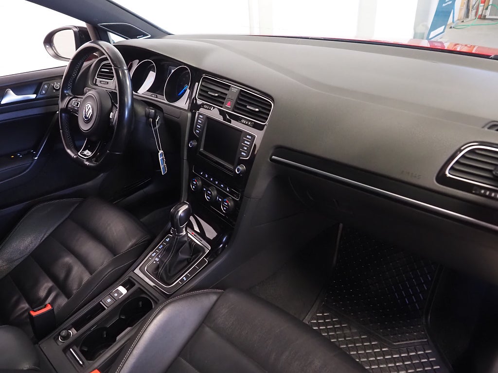 Volkswagen Golf SC R 2.0 TSI 300hk DSG 4M | Pano | Skinn | Dynaudio |