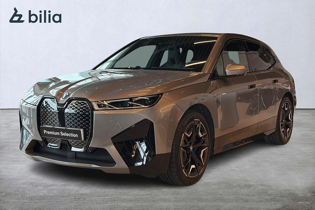 BMW iX xDrive 40 Sportpaket | Innovation | H&K | Drag | 360°