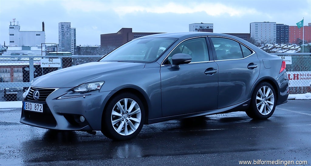 Lexus IS 300h Batteribytt 2023 Fullservad på Lexus