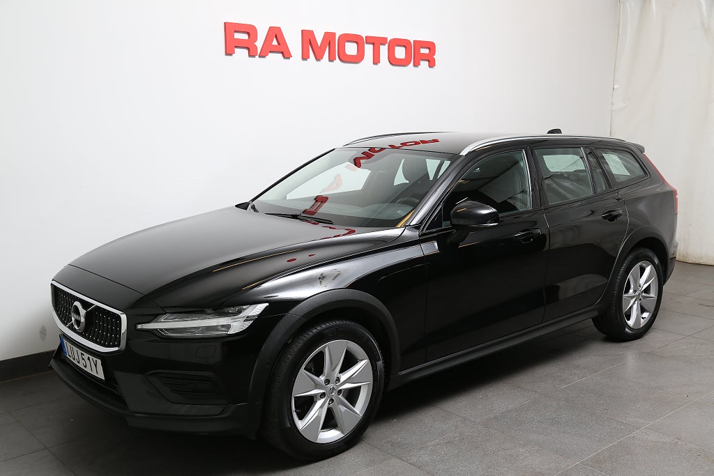 Volvo V60 Cross Country B4 Diesel 197hk Momentum AWD Aut Kamera VOC 2022