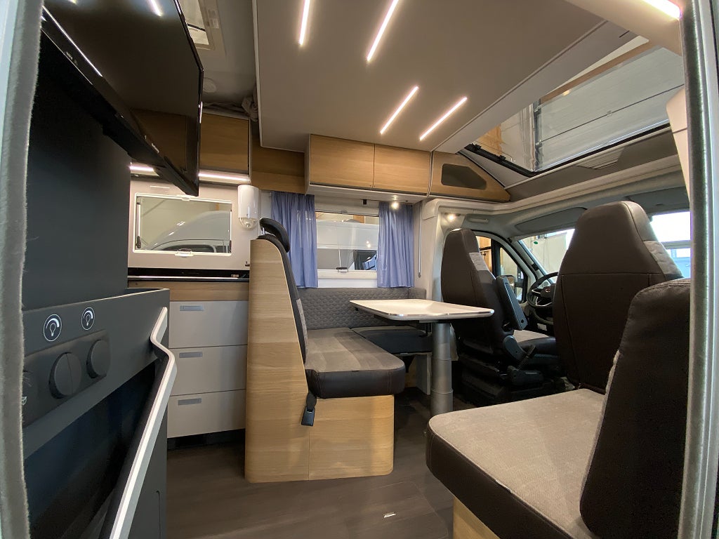 Adria Matrix Axess 670 SL /Taksäng/Solcell/B-körkort/Maxx-fan/EL-Patro - Adria