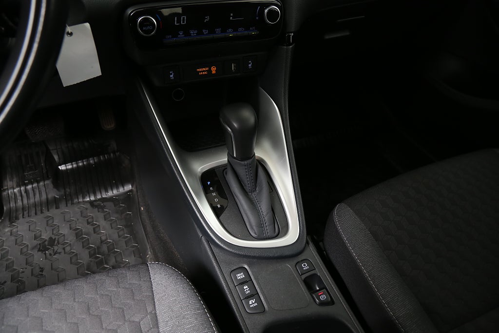 Toyota Yaris 1,5 VVT-i Hybrid CVT Active Kamera 1ägare Motorvärmare 2021