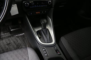 Halvkombi Toyota Yaris 23 av 25