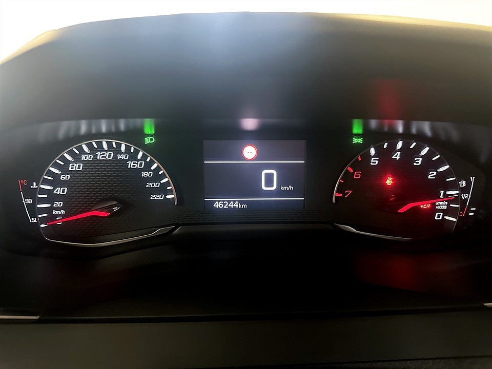 Bild på Peugeot 2008 Active Pack 1.2 PT 100hk PDC-SENSOR CARPLAY