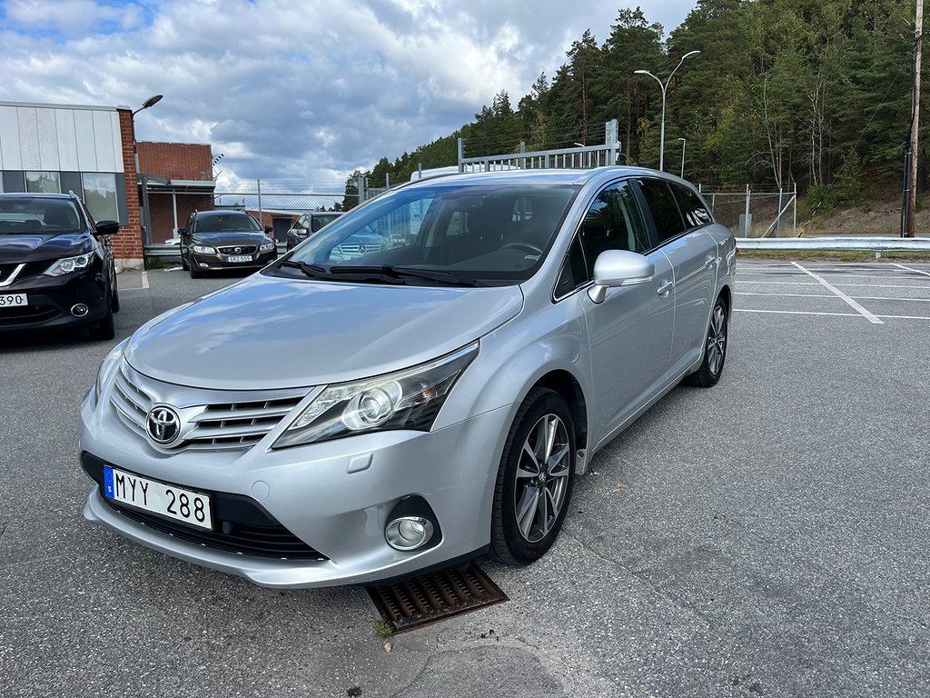 Toyota Avensis Kombi 1.8 147hk Drag Navi Kamera Motorvärmare  