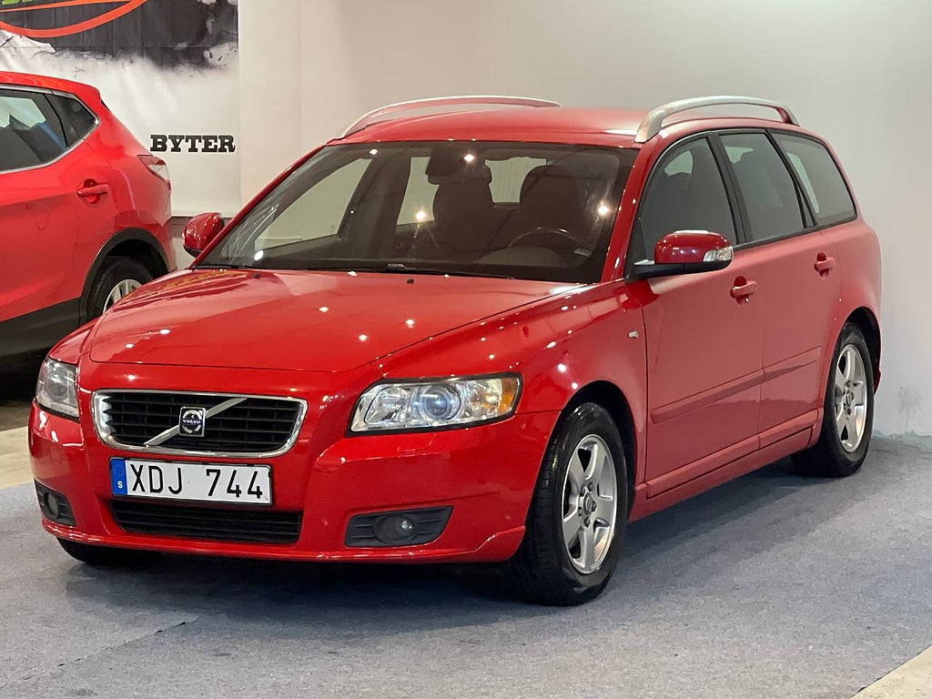 Volvo V50 1.6 D MOMENTUM GPS NY BESIKTAD NY SERVAD