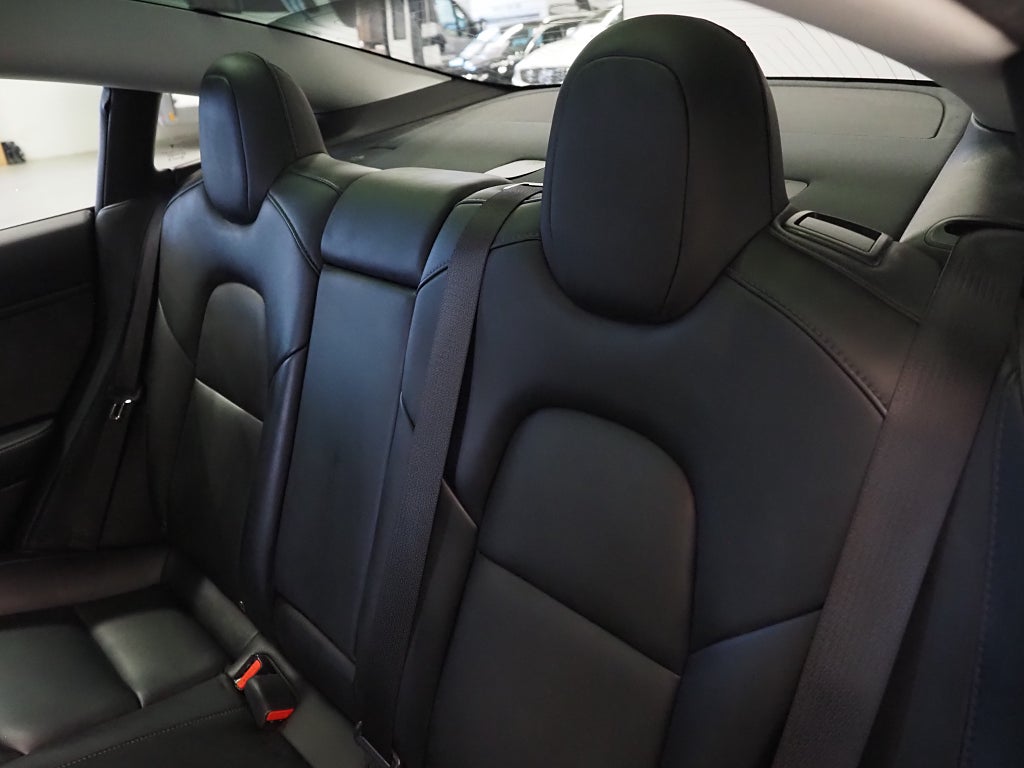 Tesla Model 3 Standard Range Plus Dragkrok Pano Kamera Navi Läder 2019