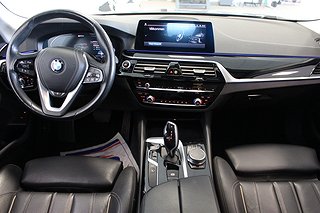 Sedan BMW 530e 10 av 23