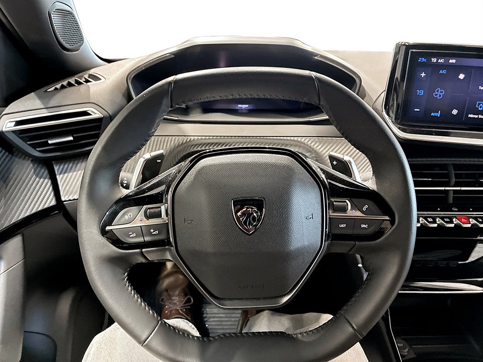 Bild på Peugeot 2008 Allure 1.2 PT 130hk Aut P-SENSORER CARPLAY
