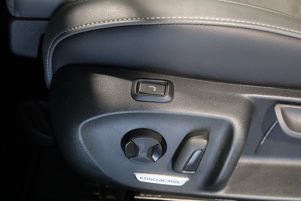 Volkswagen Passat Sportscombi 1.5 eTSI AUT Business Drag Värmare Massage 2025