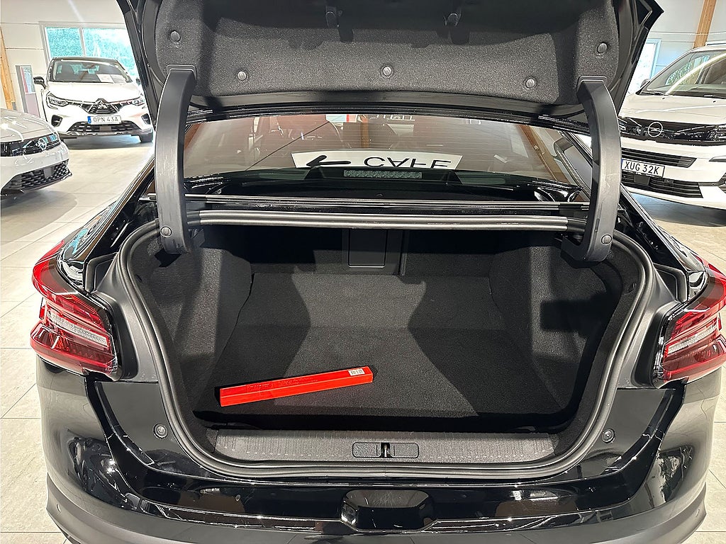 Bild på Citroën C4 X Shine 1.2 PT 130hk Aut - 360-KAMERA,NAV,HUD