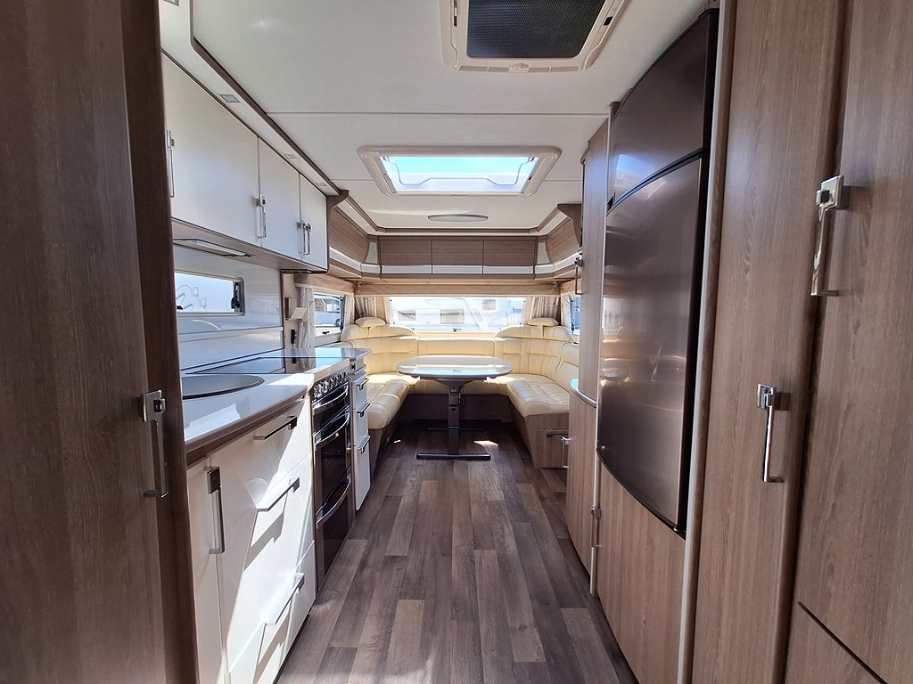 Kabe Royal 600 DXL KS Dubbelbädd, Dusch, Tält, AC