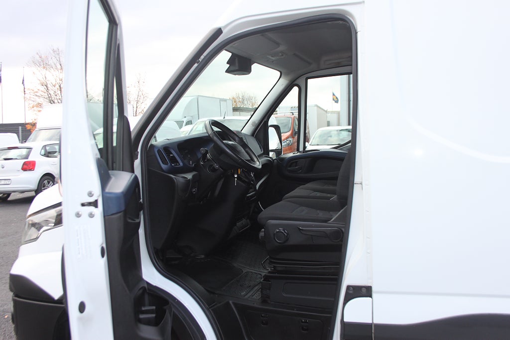 Iveco Daily 35-140 Skåpbil 2.3 JTD Hi-Matic Euro 6, bild 3