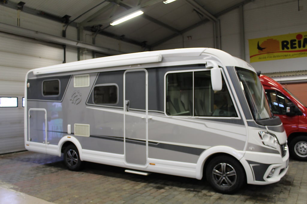 Knaus 600 van  långbäddar