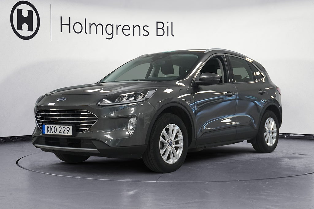 Ford Kuga 0,65% ränta PHEV 225hk CVT Titanium Vinterpaket Keyless Backkame