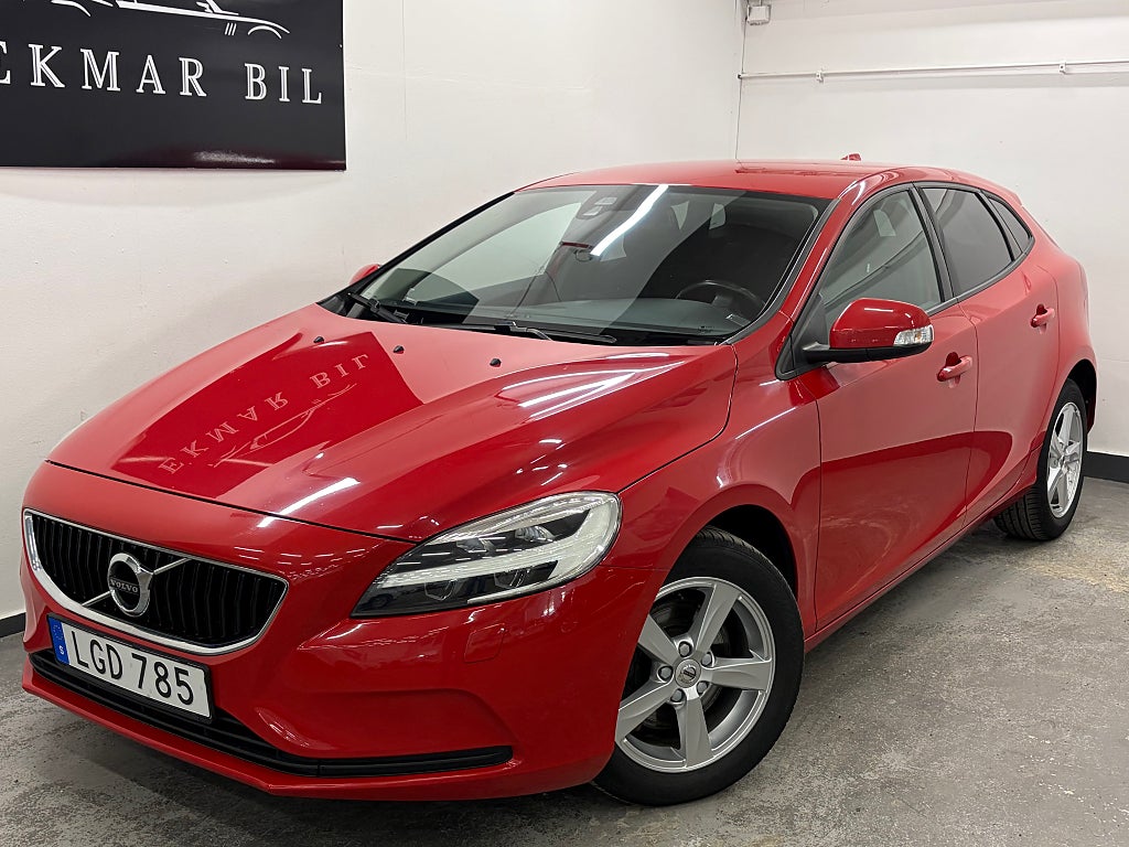 Volvo V40 T2 Kinetic|Ny-kam|1-ägare|Drag|P-sens