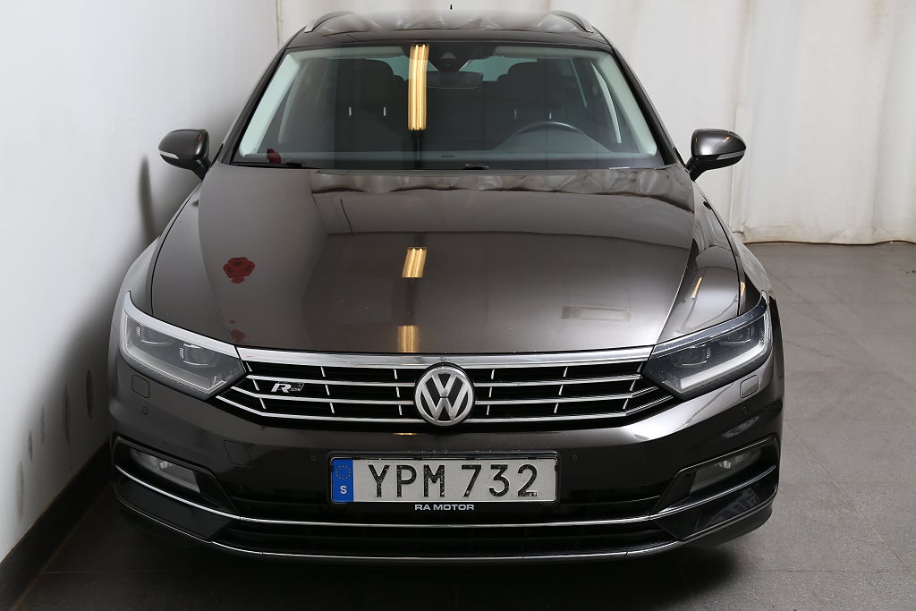Volkswagen Passat TDI 190hk 4M Executive R-Line Drag Värmare 2018