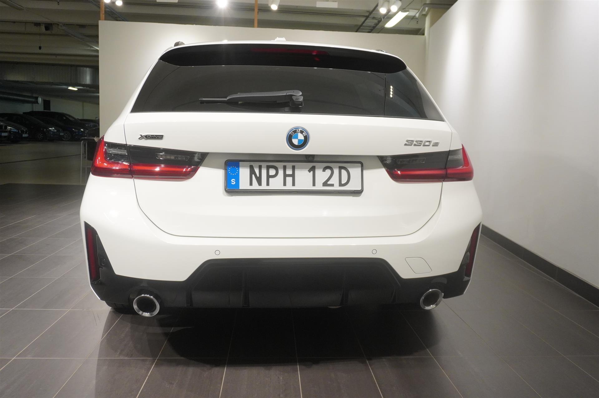 BMW 330 e xDrive Touring 2025, photo 6/45