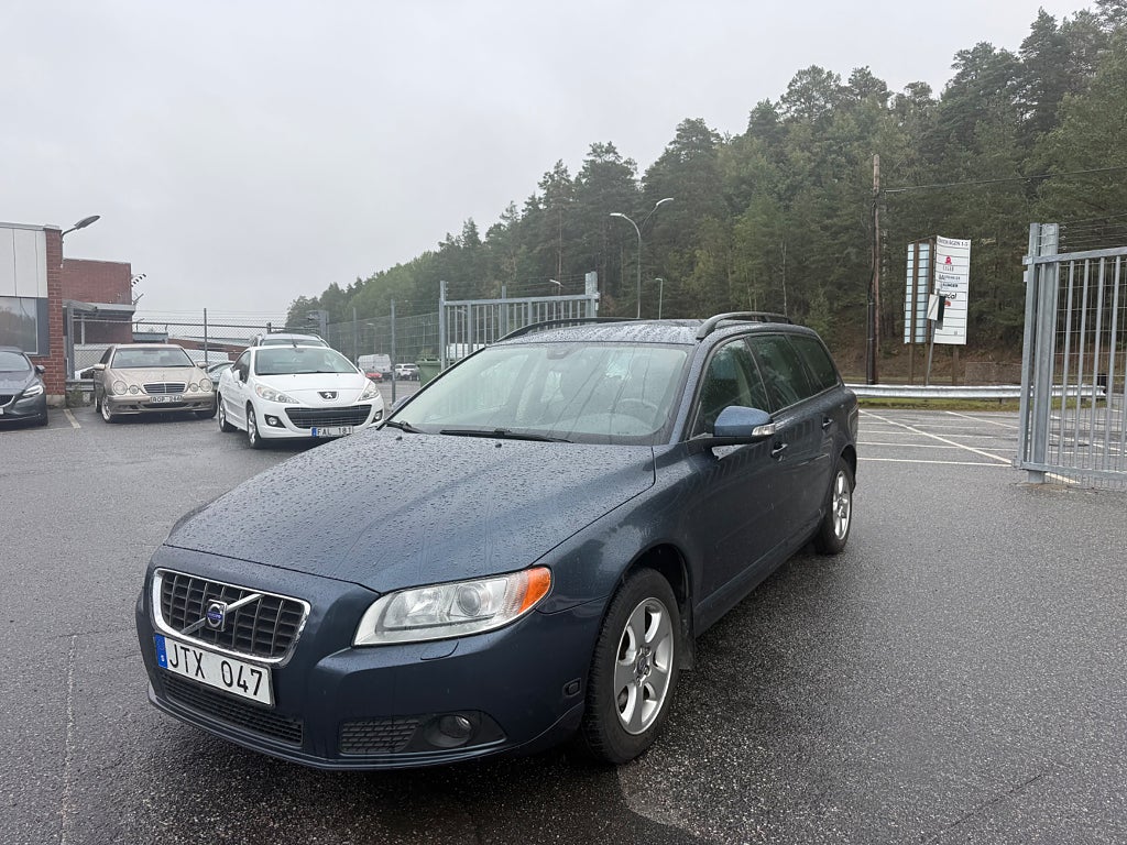 Volvo V70 2.0F 145hk M-Värmare Dragkrok Momentum Välvårdad