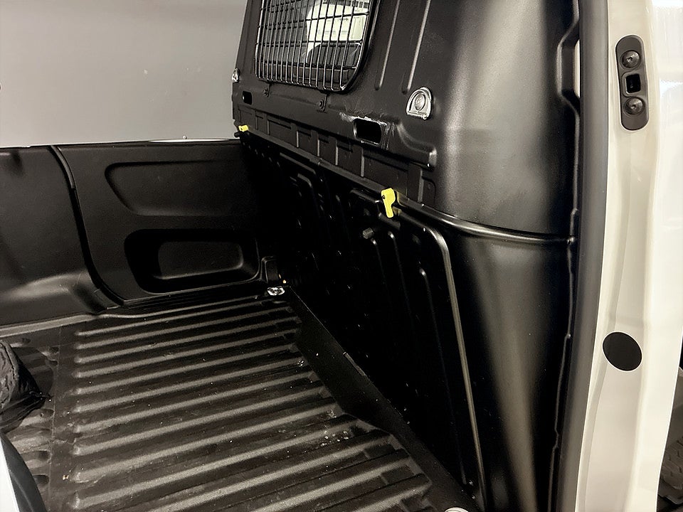 Bild på Peugeot e-Partner PRO+ Electric 136hk L2 - DEMO