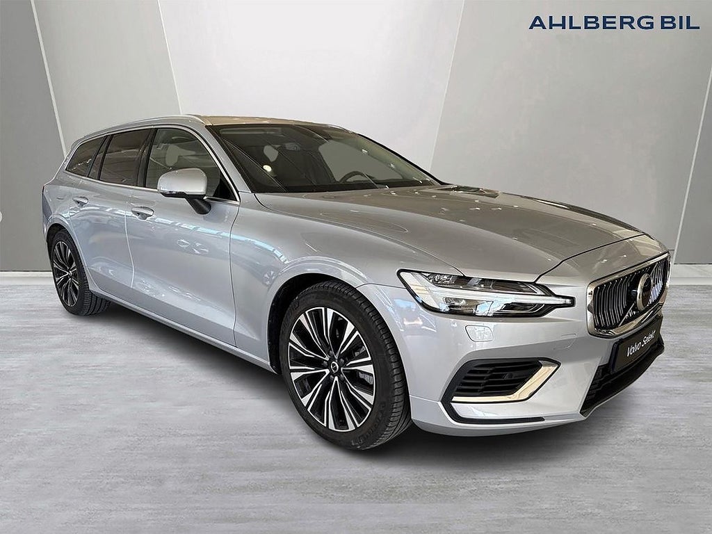 Volvo V60 Recharge T6 Core Edition, Motorstolspaket, Ljuspaket, Dragkrok H