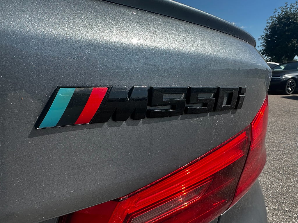 BMW M550I V 8 / xDrive Sedan / Panorama