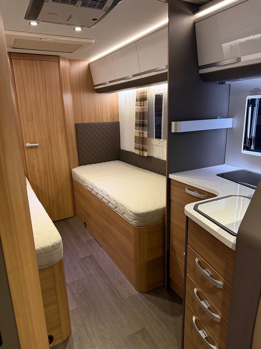 Adria Matrix Plus SLT 4 sovplatser Bodels AC Solcell 2018 - miniatyr 4