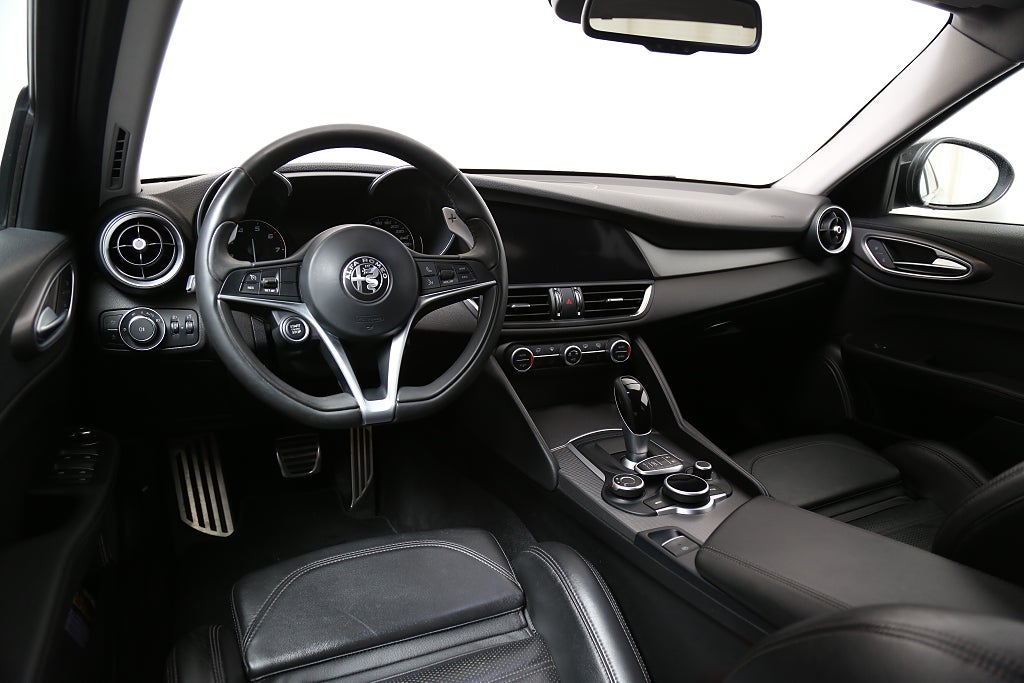 Alfa Romeo Giulia 2,0 Turbo 16V 280hk Q4 Veloce Drag Carplay B-Kamera 2018