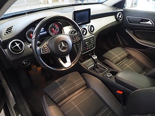 SUV Mercedes-Benz GLA 15 av 22