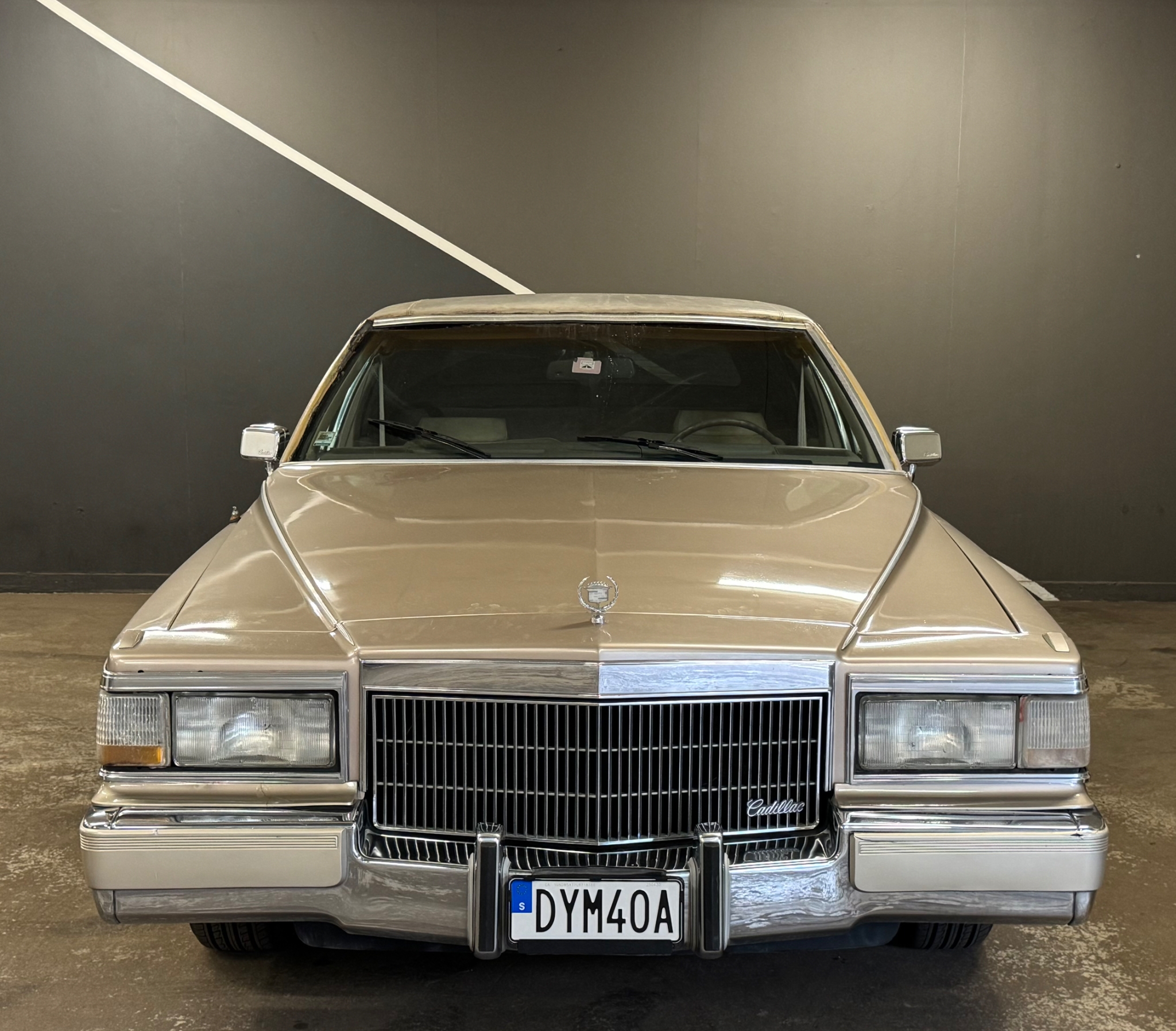 Cadillac Brougham 5.7 V8 1990, photo 2/40