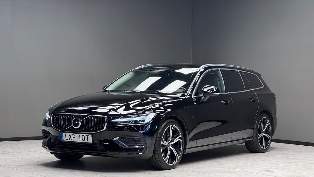 Volvo V60 Recharge T6 AWD / Drag / Värmare / H&K / B-Kamera