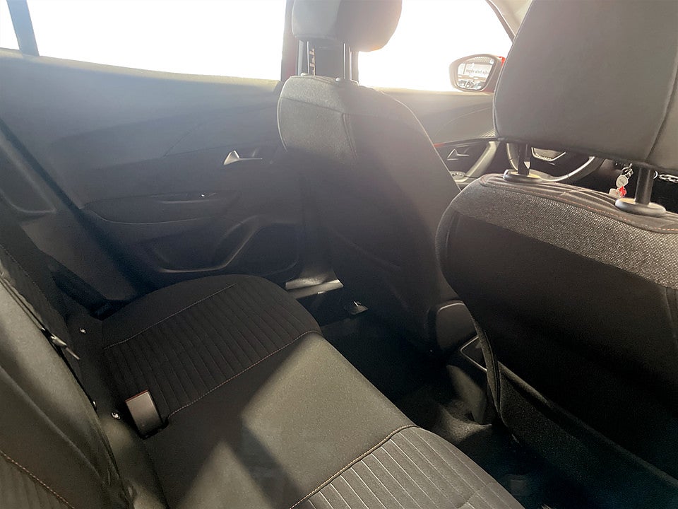 Bild på Peugeot 2008 Active 1.2 PT 130hk Aut B-KAMERA CARPLAY