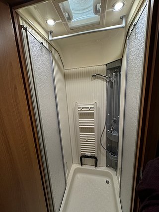 Husbil-integrerad LMC Grand Explorer I800 AUT 180HK 16 av 27