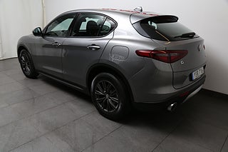 SUV Alfa Romeo Stelvio 4 av 27