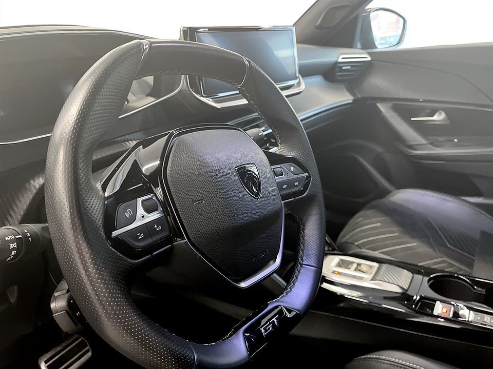 Bild på Peugeot 2008 GT Hybrid 145hk Aut ELSTOL B-KAMERA CARPLAY