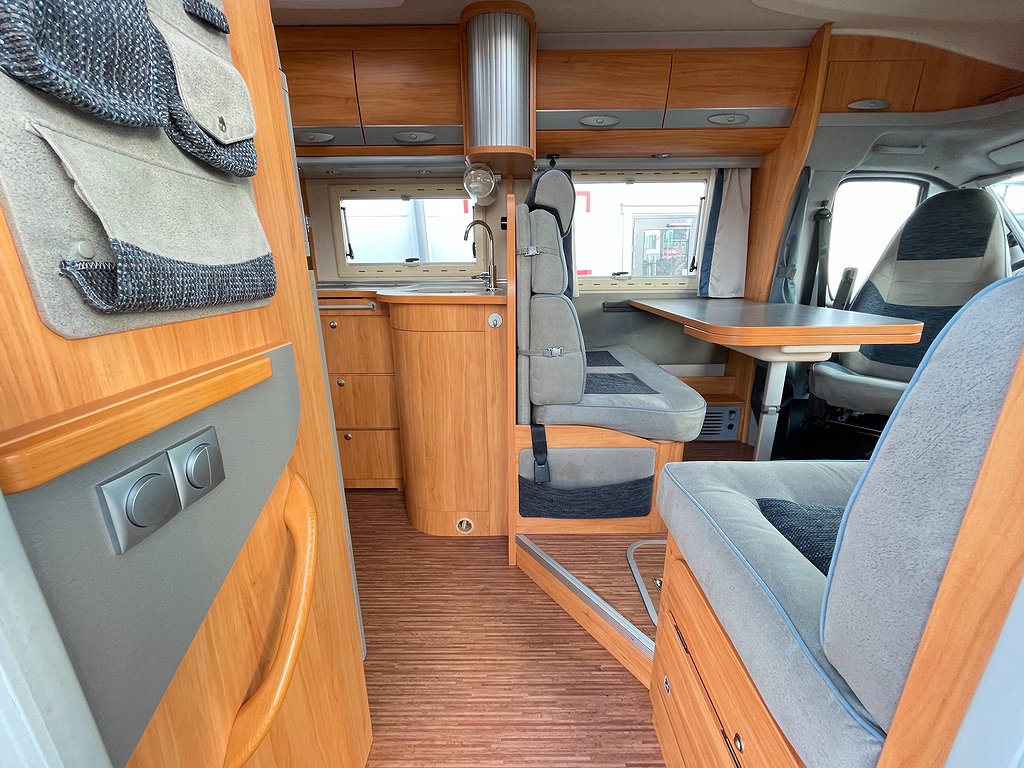 Adria Coral S 680 ST / B-körkort / El-Patron /Ugn/ Solcell/  - Adria