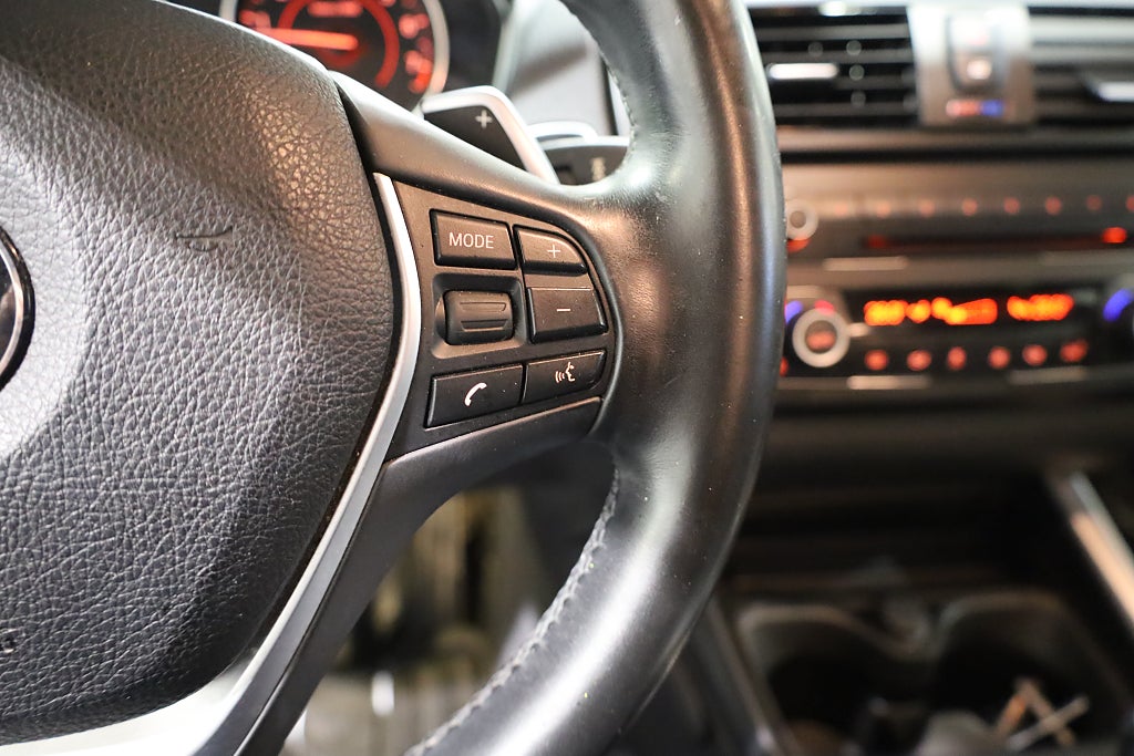 BMW M135i AUT M-Sport 320hk H&K Läder Blåtand Nyservad 2013