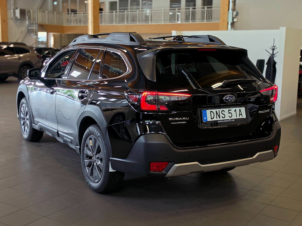 Subaru Outback 2.5 4WD Xfuel Limited/Låg skatt/Skinn/inkl.serviceavtal