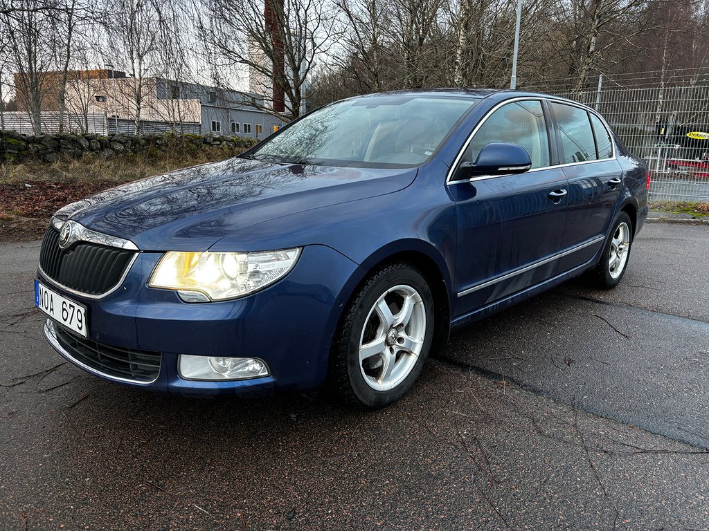 Skoda Superb 2.0TDI Automat 4x4 Elegance Navi S.o.V-Hjul Sv-Såld