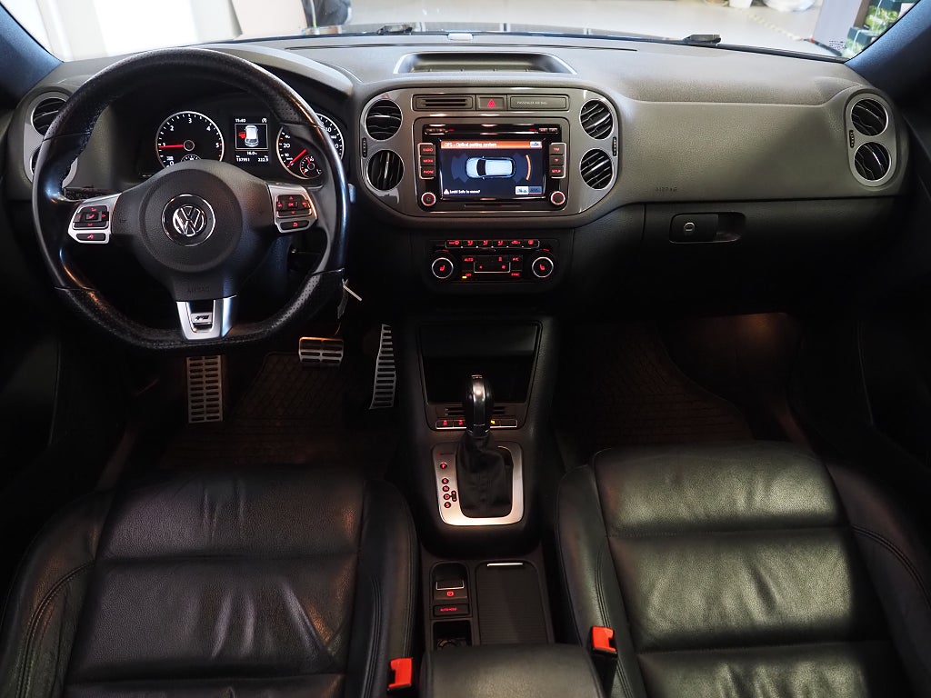 Volkswagen Tiguan 2.0 TDI 4Motion R-Line Pluspaket Pano Skinn Drag D-Värm