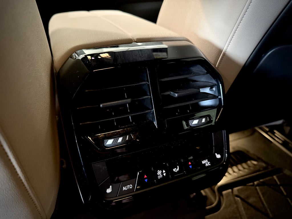 BMW iX xDrive40 Comfort Sport line 326 hk - bild 18