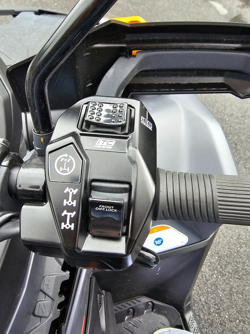 Can-Am Outlander XT-P 1000R Traktor B 