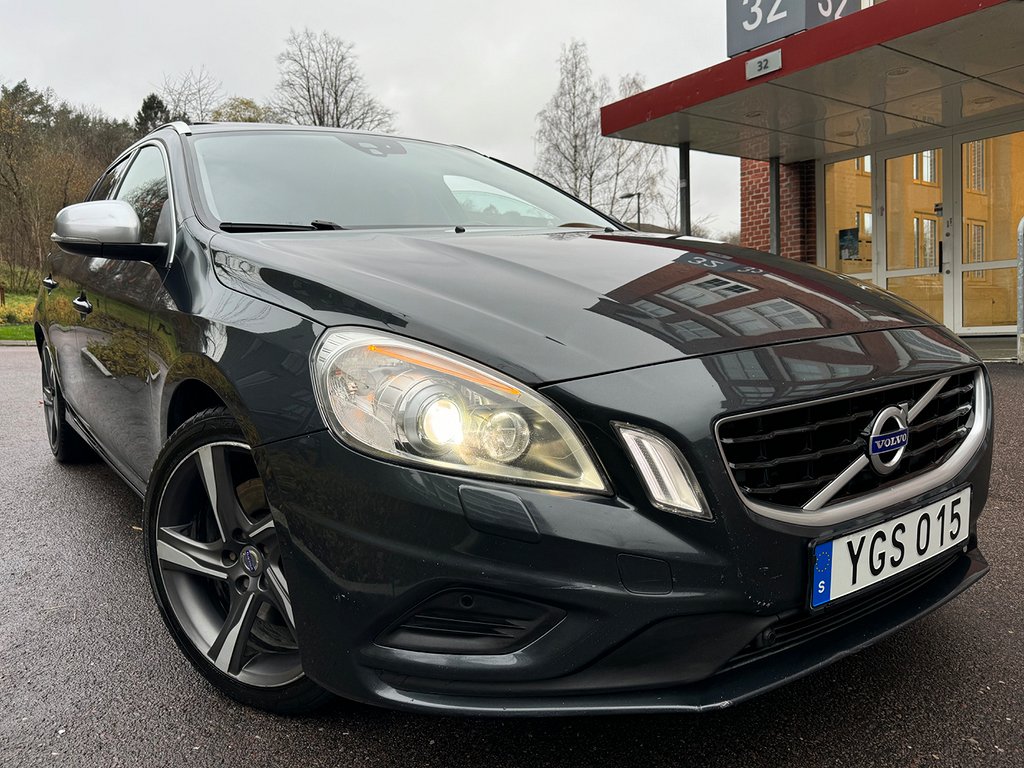 Volvo V60 D5  R-Design215HK Dragkrok Navi Xenon Nybesiktigad