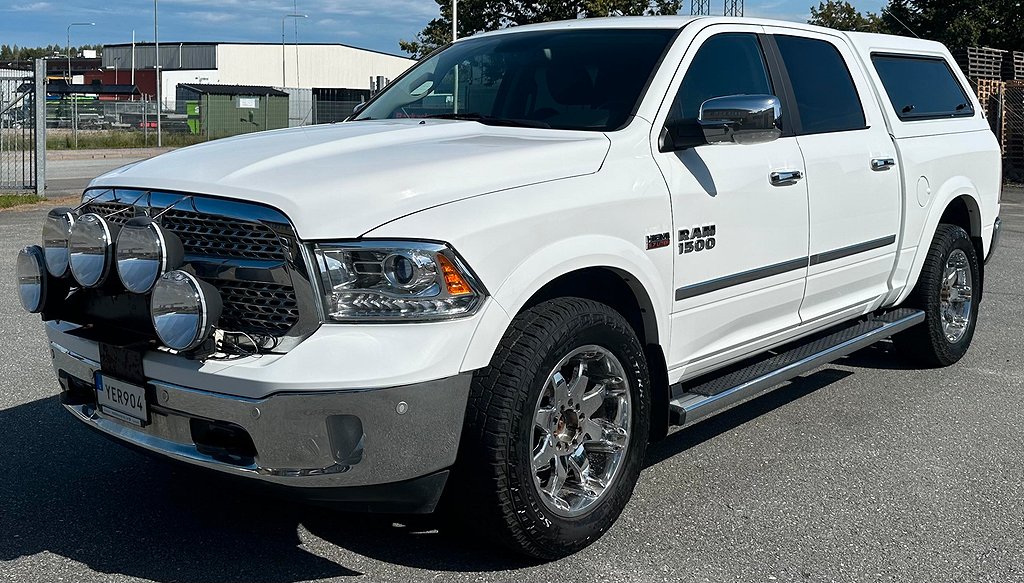 Dodge RAM 1500 5,7 V8 HEMI 4x4 TorqueFlite Laramie MOMSBIL